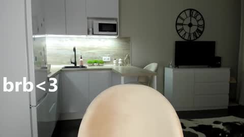 Bella online show from February 26, 2025, 9:16 pm