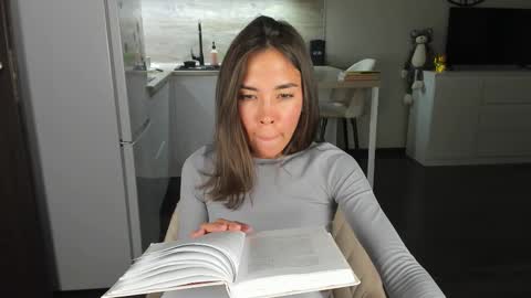 Bella online show from September 23, 2025, 2:36 am