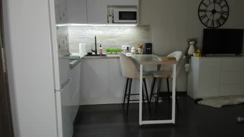 Bella online show from October 3, 2025, 1:46 am