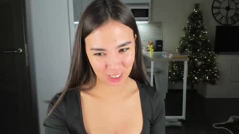 Bella online show from December 5, 2025, 8:27 pm