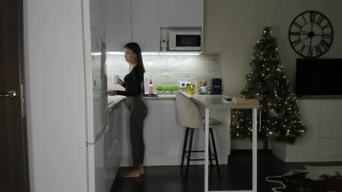 Bella online show from December 20, 2025, 1:12 am