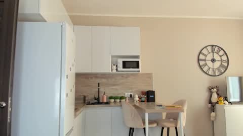 Bella online show from March 28, 2026, 6:02 am