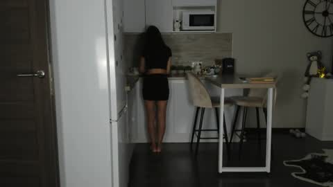 Bella online show from April 10, 2026, 8:35 pm