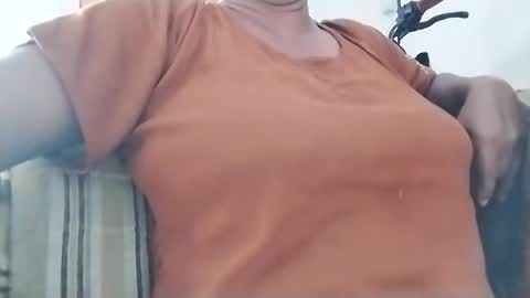 nilminichandrika42 online show from September 12, 2025, 1:38 am