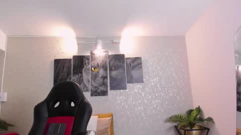 Nils online show from September 9, 2025, 2:33 am