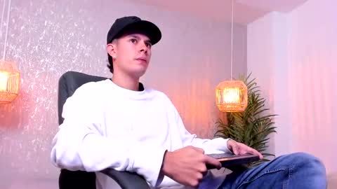 Nils online show from October 19, 2025, 4:02 am