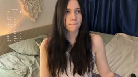 Snapshot of nimfaheart chatting on December 17, 2024, 4:53 pm Jennet online show from December 17, 2024, 4:53 pm