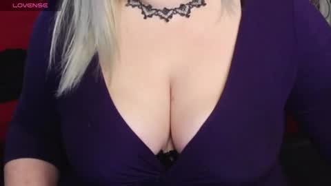 Blonde Nimpho online show from November 10, 2025, 8:35 am