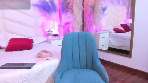 nina__ford online show from March 25, 2026, 12:22 pm