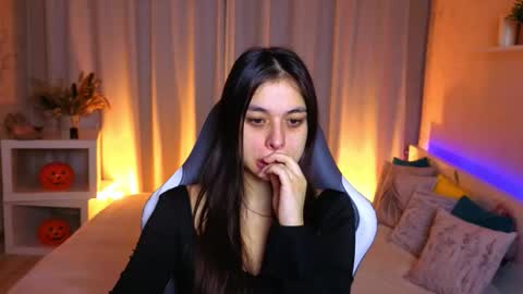 Ketrin online show from November 22, 2025, 2:43 am