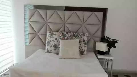  Nina  online show from September 12, 2025, 8:20 pm