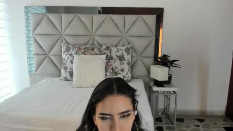  Nina  online show from October 17, 2025, 8:33 pm