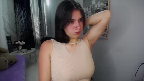 Nina online show from November 25, 2025, 12:27 pm