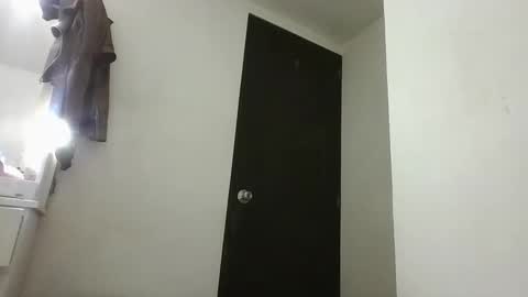 ninaa_velvett online show from April 6, 2026, 3:26 am