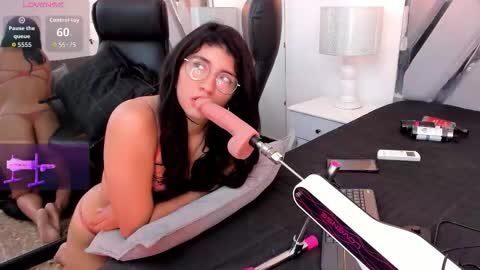 Nina online show from December 2, 2025, 7:20 pm