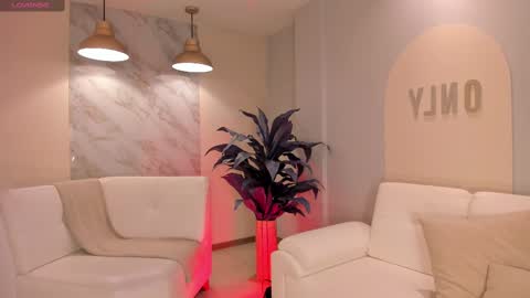 Nina online show from September 10, 2025, 4:01 am