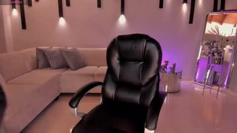 Nina online show from October 6, 2025, 5:05 am