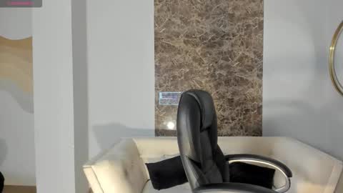 Nina online show from October 19, 2025, 3:07 am