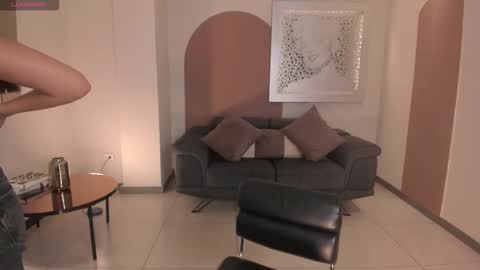 Nina online show from October 24, 2025, 8:38 pm