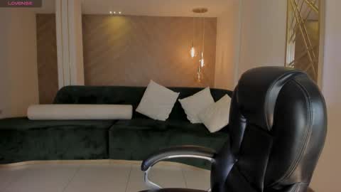 Nina online show from October 29, 2025, 2:58 am