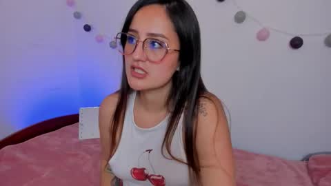 Nina online show from October 22, 2025, 4:51 pm