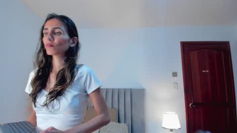 Snapshot of ninacavallli chatting on December 28, 2024, 12:04 am Nina online show from December 28, 2024, 12:04 am