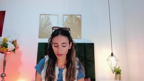 Snapshot of ninacavallli chatting on December 31, 2024, 4:35 pm Nina online show from December 31, 2024, 4:35 pm