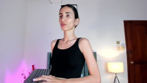 Snapshot of ninacavallli chatting on January 13, 2025, 2:11 pm Nina online show from January 13, 2025, 2:11 pm