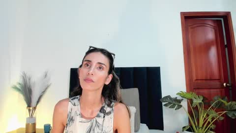 Snapshot of ninacavallli chatting on January 24, 2025, 6:04 pm Nina online show from January 24, 2025, 6:04 pm