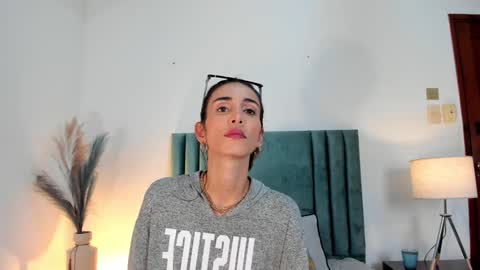 Snapshot of ninacavallli chatting on February 7, 2025, 5:51 pm Nina online show from February 7, 2025, 5:51 pm