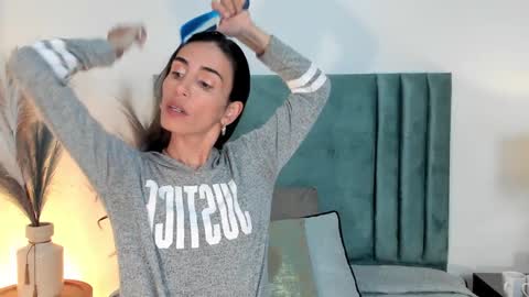 Snapshot of ninacavallli chatting on February 7, 2025, 11:55 pm Nina online show from February 7, 2025, 11:55 pm