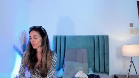 Snapshot of ninacavallli chatting on February 10, 2025, 6:03 pm Nina online show from February 10, 2025, 6:03 pm