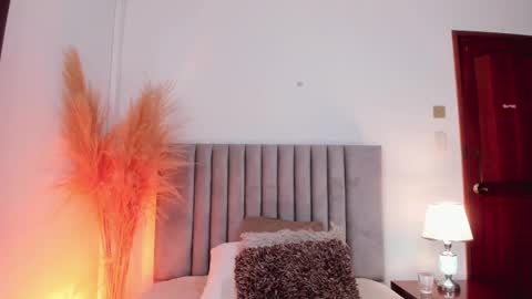 Snapshot of ninacavallli chatting on February 18, 2025, 6:37 pm Nina online show from February 18, 2025, 6:37 pm