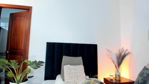 Snapshot of ninacavallli chatting on February 19, 2025, 6:21 pm Nina online show from February 19, 2025, 6:21 pm