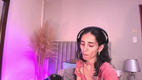 Snapshot of ninacavallli chatting on September 8, 2025, 6:18 pm Nina online show from September 8, 2025, 6:18 pm