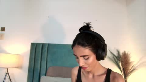 Snapshot of ninacavallli chatting on September 23, 2025, 6:33 pm Nina online show from September 23, 2025, 6:33 pm