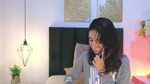 Snapshot of ninacavallli chatting on September 29, 2025, 2:44 pm Nina online show from September 29, 2025, 2:44 pm