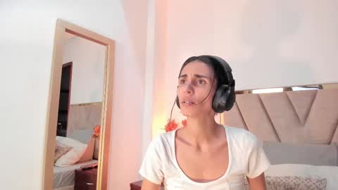 Snapshot of ninacavallli chatting on October 6, 2025, 6:27 pm Nina online show from October 6, 2025, 6:27 pm