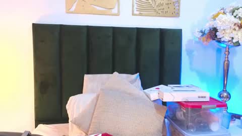 Snapshot of ninacavallli chatting on October 8, 2025, 6:27 pm Nina online show from October 8, 2025, 6:27 pm