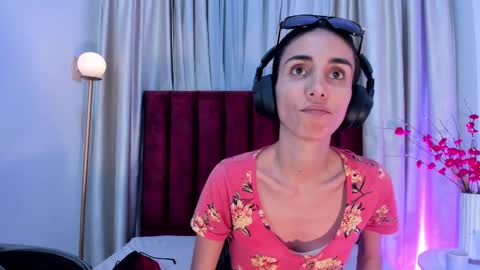 Snapshot of ninacavallli chatting on October 9, 2025, 6:39 pm Nina online show from October 9, 2025, 6:39 pm