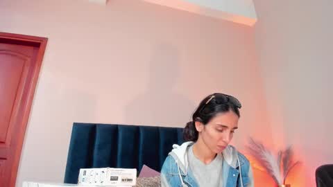 Snapshot of ninacavallli chatting on October 21, 2025, 6:19 pm Nina online show from October 21, 2025, 6:19 pm