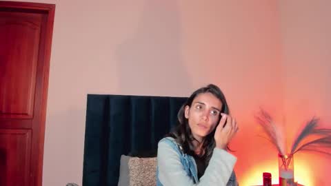 Snapshot of ninacavallli chatting on October 24, 2025, 6:37 pm Nina online show from October 24, 2025, 6:37 pm