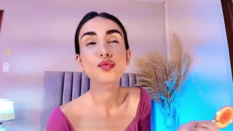 Snapshot of ninacavallli chatting on October 25, 2025, 6:35 pm Nina online show from October 25, 2025, 6:35 pm