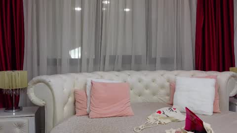 NinaCrystal online show from March 10, 2025, 5:54 am