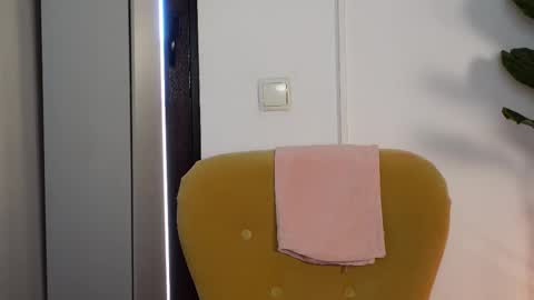 NinaCrystal online show from March 4, 2026, 9:15 am