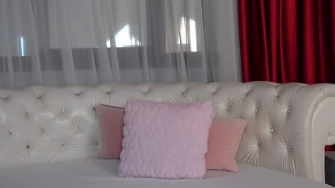 NinaCrystal online show from April 23, 2026, 12:29 pm