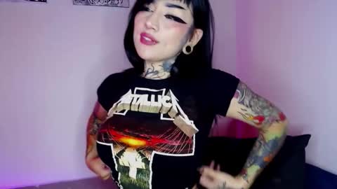 Snapshot of ninadanger chatting on April 10, 2026, 3:39 pm Heyyy guys Im Ninas crazy online show from April 10, 2026, 3:39 pm
