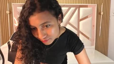 Nina  online show from November 10, 2025, 8:41 pm