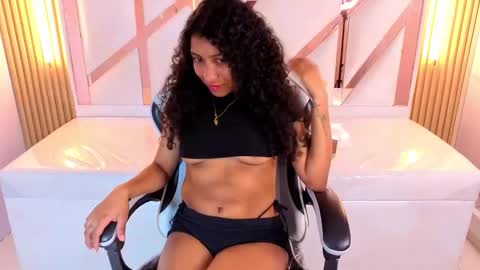 Nina  online show from November 14, 2025, 8:18 pm