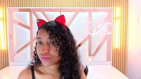 Nina  online show from November 26, 2025, 8:10 pm